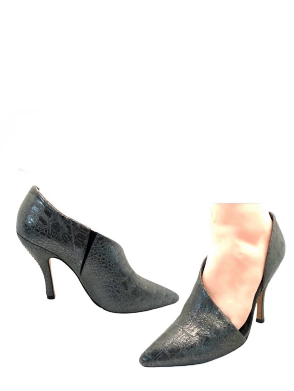 ALICE + OLIVIA "TAMARA" SILVER SNAKESKIN-EMBOSSED LEATHER HALF VAMP HEELS (37)